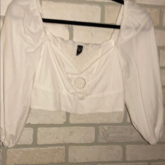 Sweet little white linen top - Picture 2 of 2